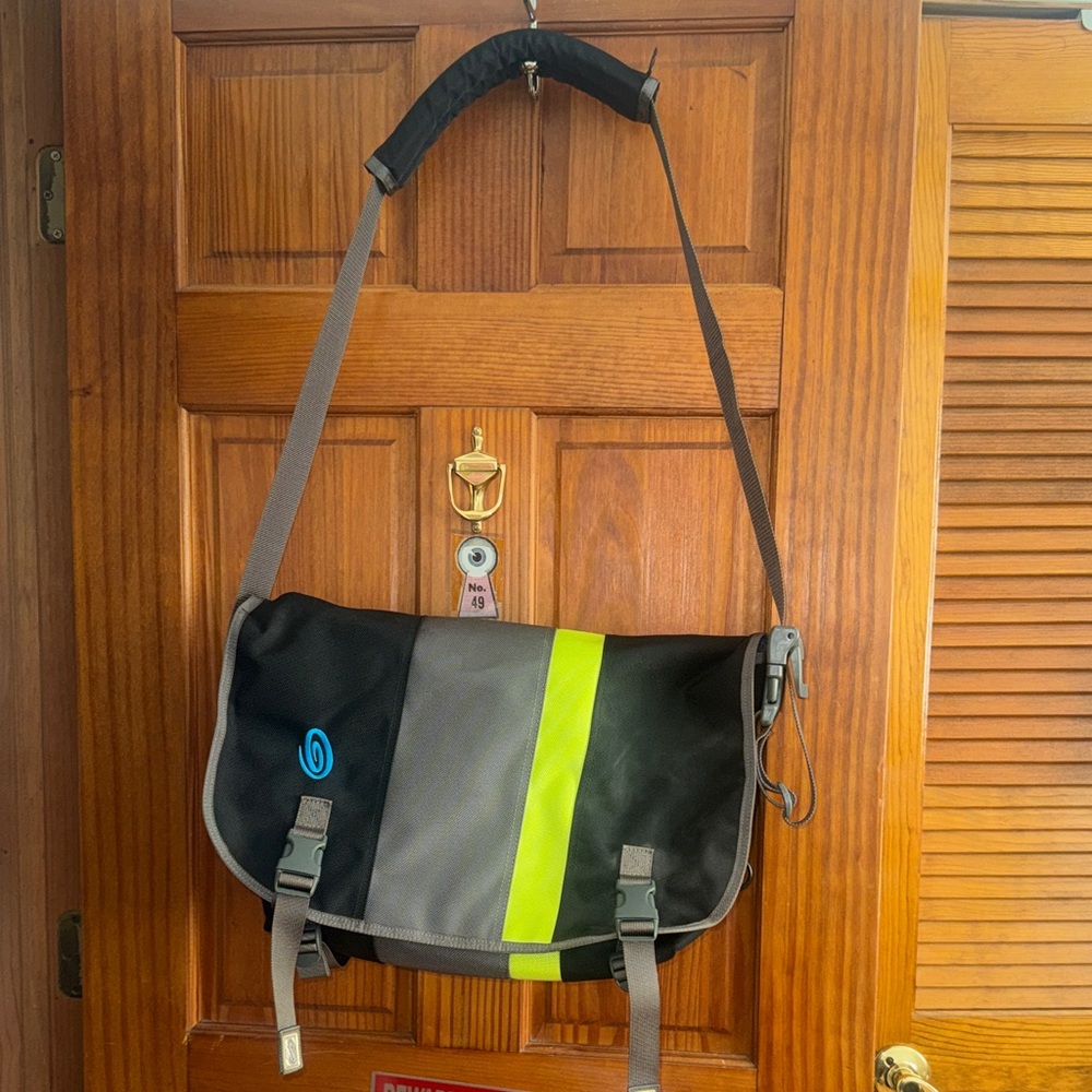 Timbuk2 messenger bag black green grey
 17” x 10”